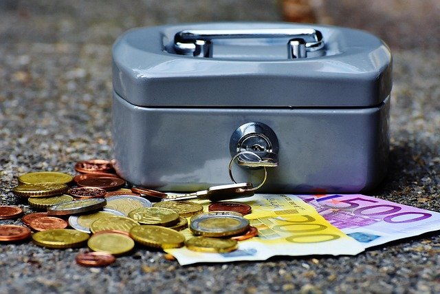 Expertos recomiendan estrategias para proteger los ahorros ante la inflación global