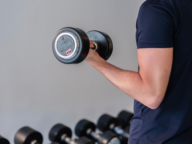 Expertos recomiendan el entrenamiento de fuerza para mejorar el rendimiento deportivo y prevenir lesiones